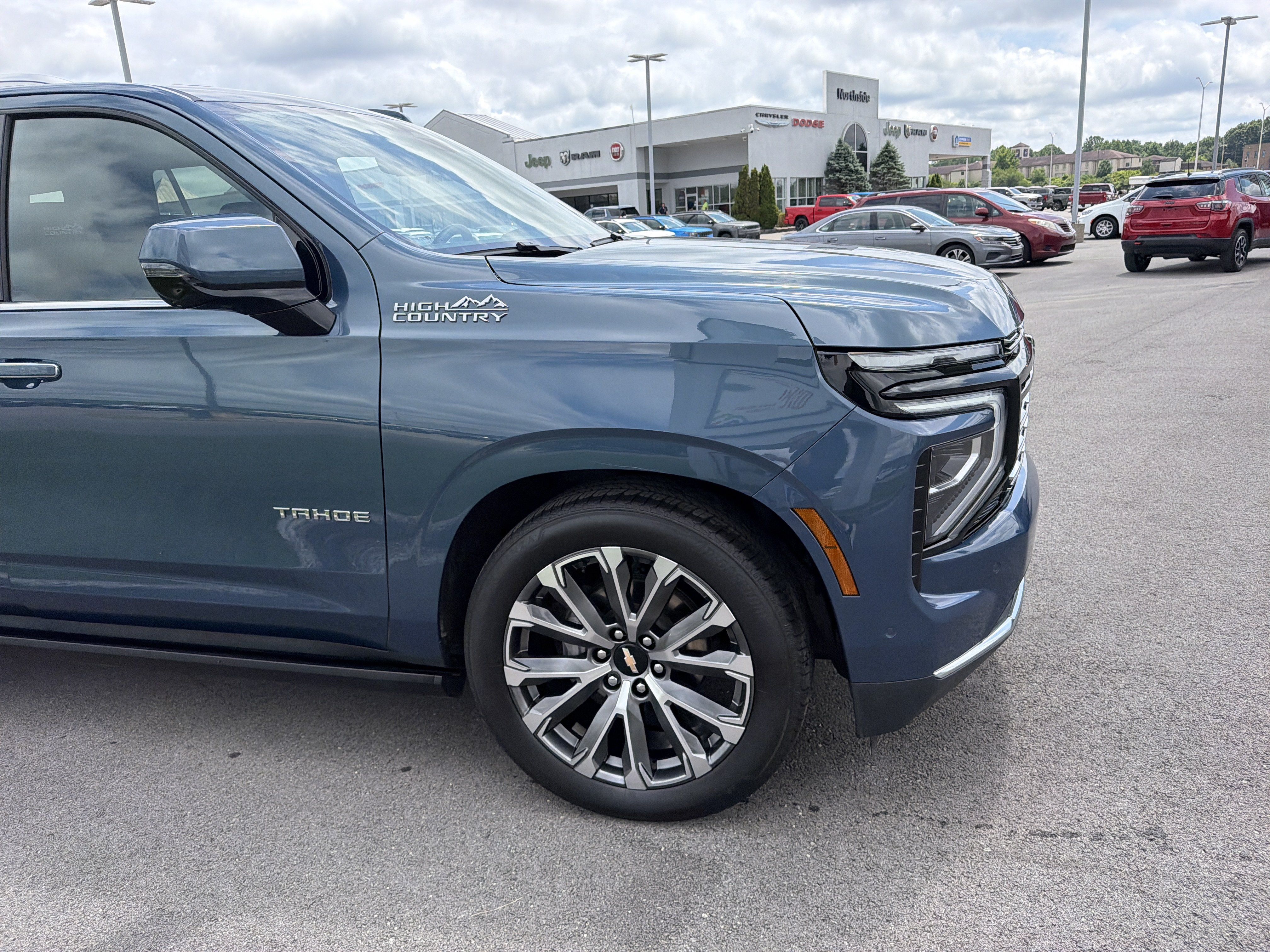 Used 2026 Chevrolet Tahoe High Country AWD/4WD image 4