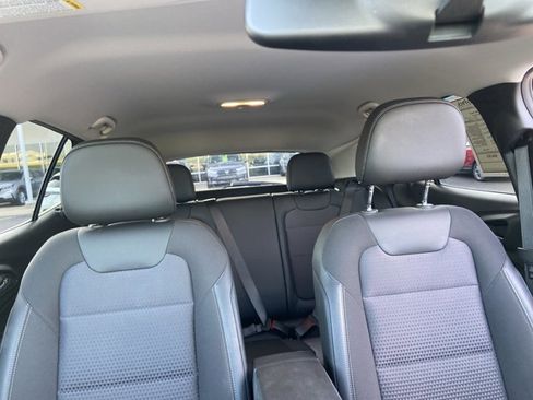 Used 2025 Chevrolet Trax LT w/ LT Convenience Package FWD image 21