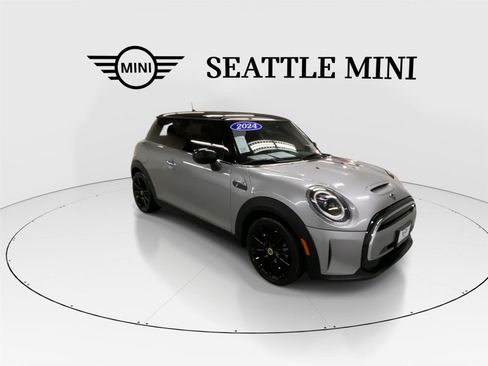 Certified 2024 MINI Cooper SE image 2