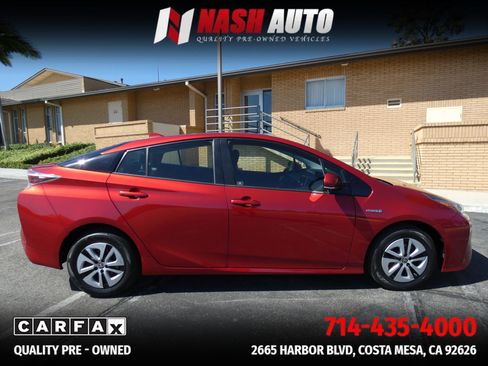 Used 2017 Toyota Prius Three w/ Carpet Mat Package FWD image 7