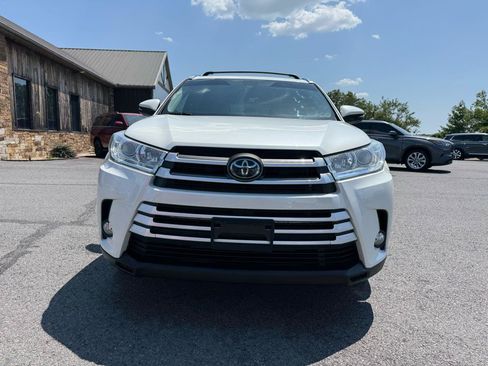 Used 2019 Toyota Highlander XLE AWD/4WD image 9