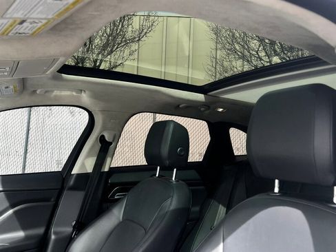 Used 2019 Jaguar F-PACE image 19