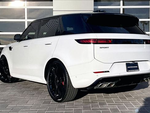 Used 2025 Land Rover Range Rover Sport Dynamic SE image 12