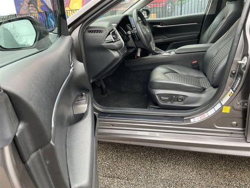 Used 2022 Toyota Camry SE w/ Cold Weather Package image 14