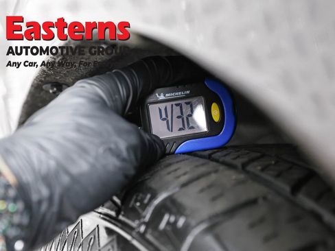 Used 2023 Chrysler Pacifica Touring-L FWD image 29