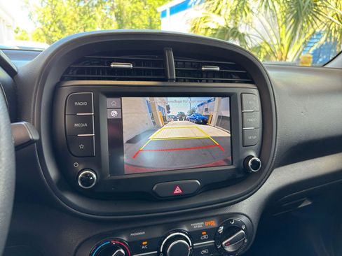 Used 2025 Kia Soul LX w/ LX Technology Package FWD image 24