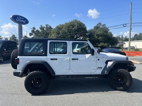 Used 2024 Jeep Wrangler Unlimited Sport AWD/4WD image 8