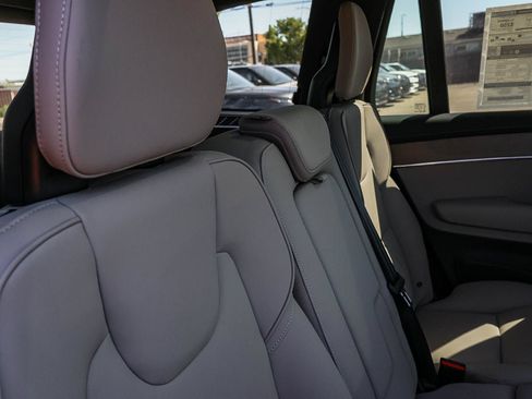 New 2026 Volvo XC90 T8 Plus w/ Protection Package Premier AWD/4WD image 19