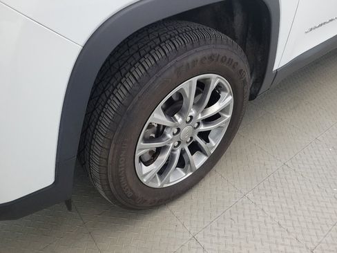 Used 2020 Jeep Cherokee Latitude Plus AWD/4WD image 31