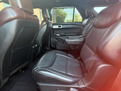 Used 2020 Ford Explorer Platinum w/ Premium Technology Package AWD/4WD image 41