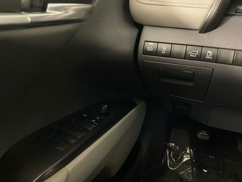 Used 2022 Toyota Camry LE w/ Convenience Package FWD image 19