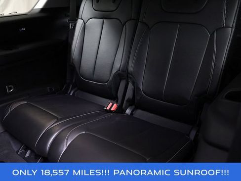 Used 2023 Jeep Grand Cherokee L Limited AWD/4WD image 13