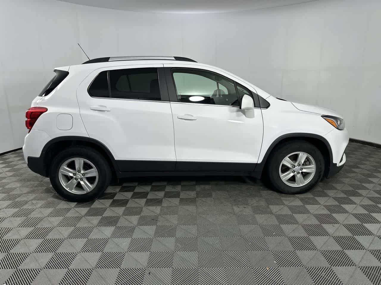 Used 2020 Chevrolet Trax LT FWD image 9