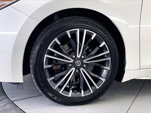 Used 2017 Nissan Maxima Platinum w/ Medallion Package image 9