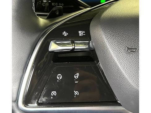 Used 2024 Cadillac Lyriq Luxury RWD image 24