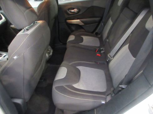 Used 2018 Jeep Cherokee Latitude image 14