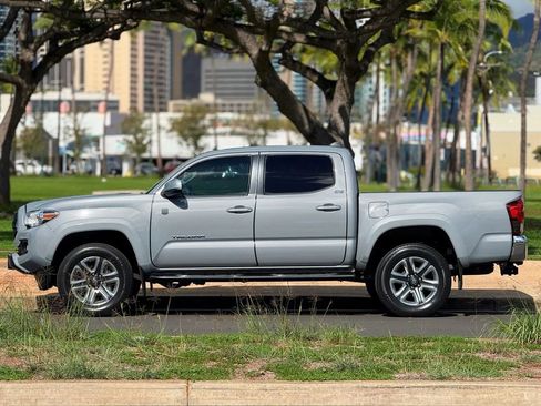 Used 2019 Toyota Tacoma SR5 image 2