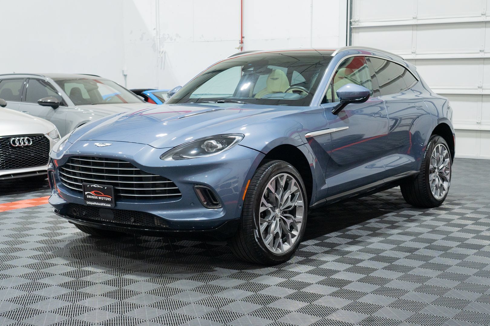 Used 2021 Aston Martin DBX AWD/4WD image 3