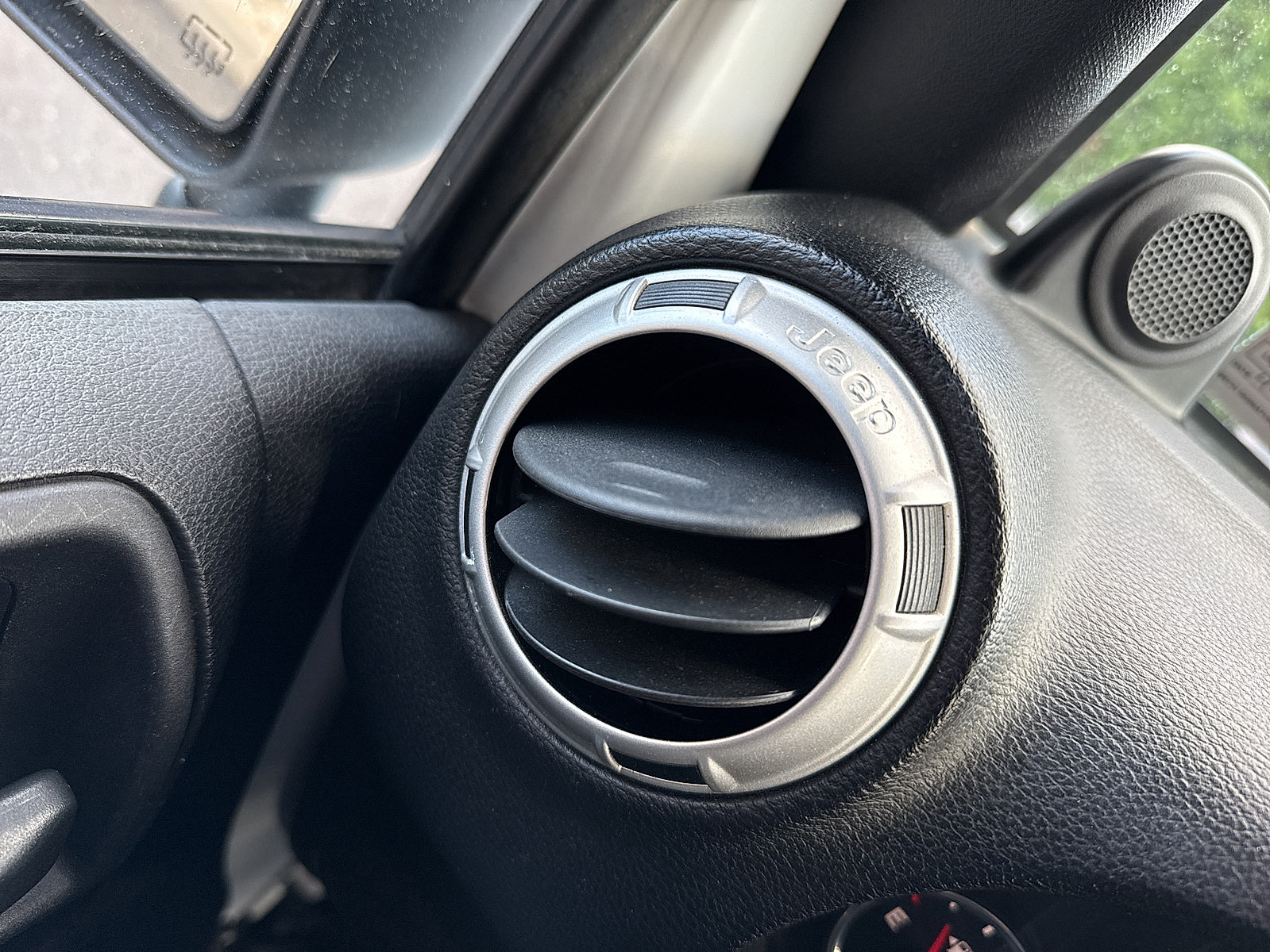 Used 2012 Jeep Wrangler Sahara AWD/4WD image 34