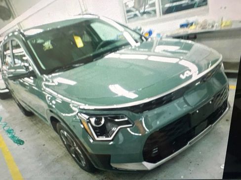 Used 2024 Kia Niro Wind w/ Wind Preserve Package FWD image 4