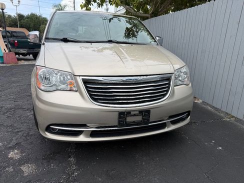 Used 2015 Chrysler Town & Country Touring-L w/ Driver Convenience Group FWD image 11