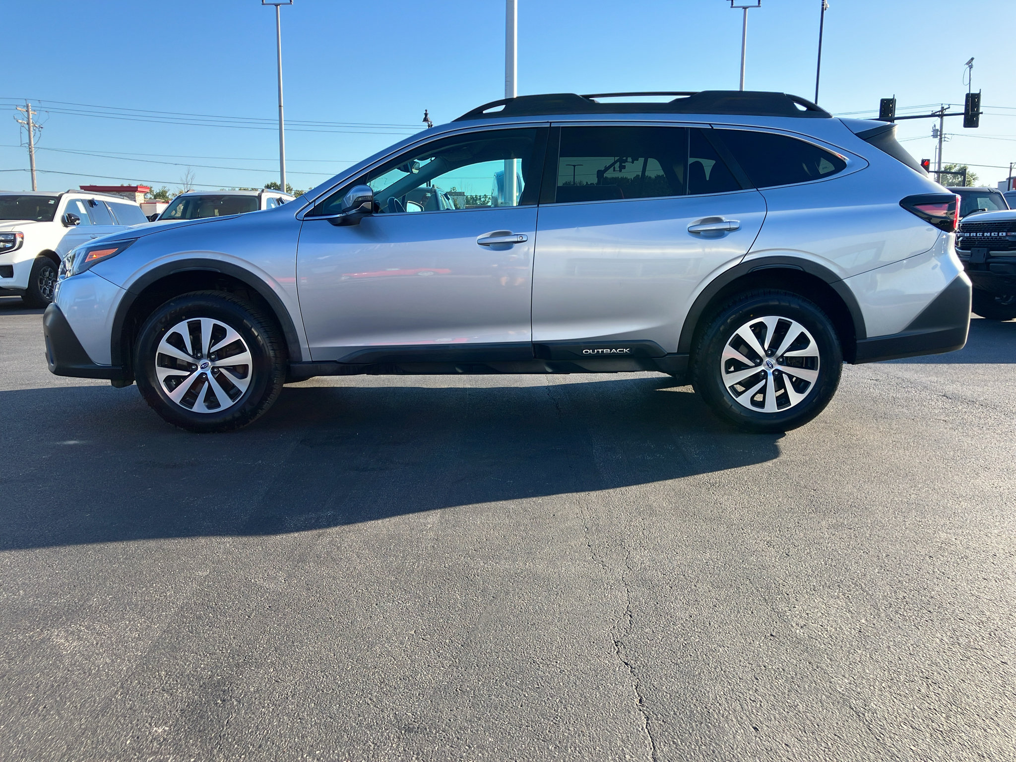 Used 2020 Subaru Outback Premium AWD/4WD image 3