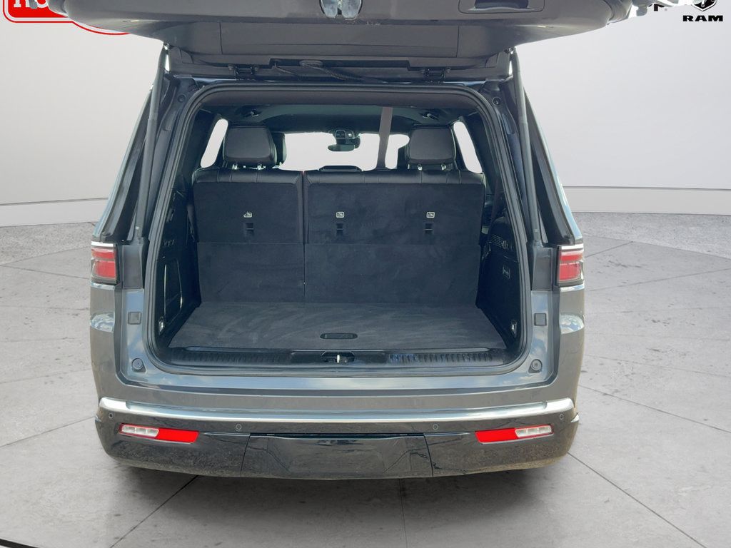 Used 2024 Jeep Wagoneer Series III AWD/4WD image 21