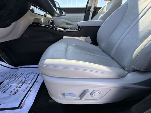 Used 2025 Kia Sorento SX image 12