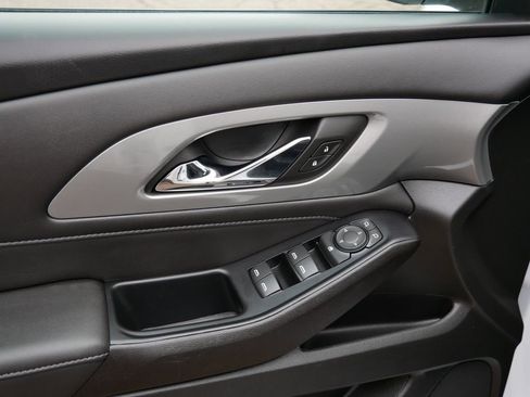 Used 2023 Chevrolet Traverse LT image 17