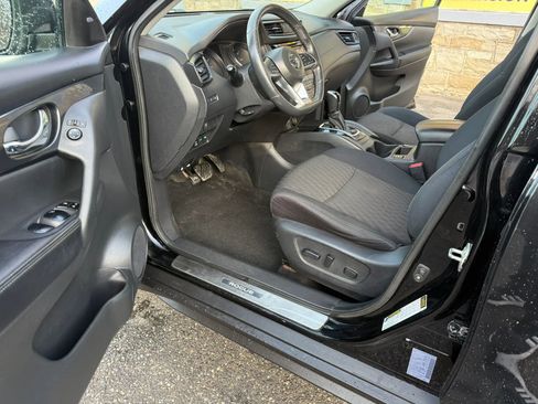 Used 2017 Nissan Rogue SV w/ Midnight Edition image 26