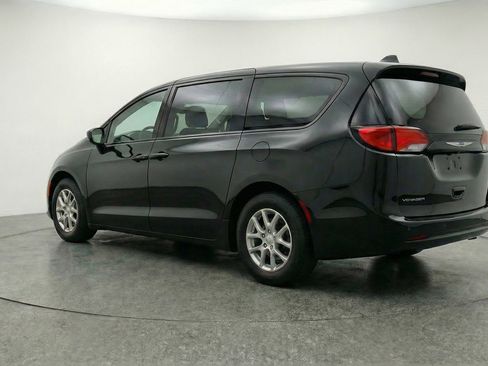 Used 2024 Chrysler Voyager LX image 6