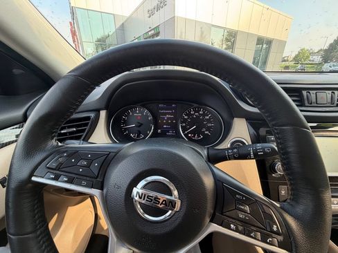 Used 2018 Nissan Rogue SL w/ Premium Package FWD image 9