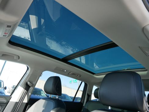 Used 2022 Volkswagen Tiguan SE image 33