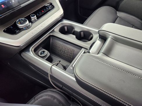 New 2025 Ford Expedition Platinum w/ Driver's Package image 17