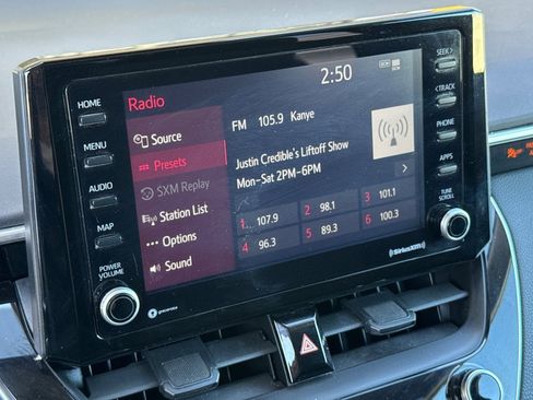 Used 2022 Toyota Corolla LE image 16