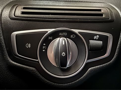Used 2018 Mercedes-Benz GLC 300 4MATIC image 24