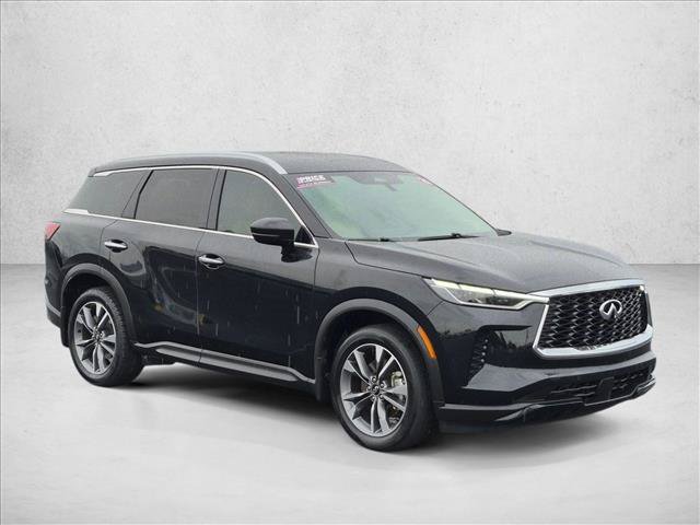 Used 2025 INFINITI QX60 Luxe w/ Vision Package FWD image 3