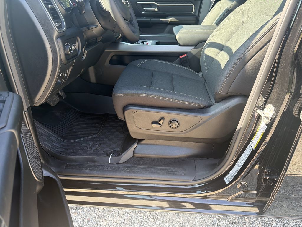 Used 2025 RAM 1500 Big Horn AWD/4WD image 9