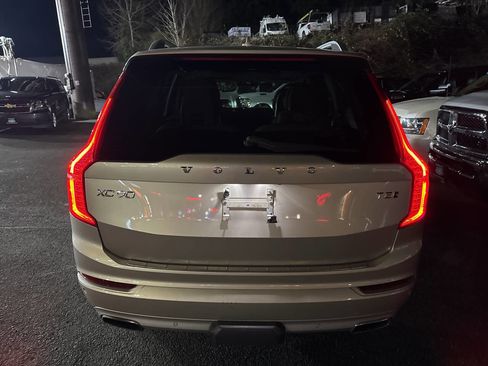 Used 2018 Volvo XC90 T8 Momentum w/ Convenience Package image 4