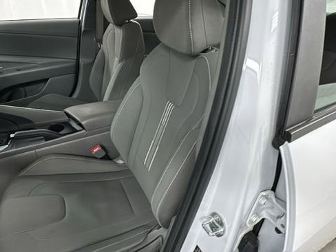 Used 2024 Hyundai Elantra SEL FWD image 10