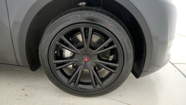 Used 2024 Tesla Model Y 2WD image 75