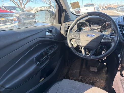 Used 2017 Ford Escape SE w/ SE Sport Appearance Package image 14