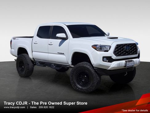 Used 2021 Toyota Tacoma TRD Sport w/ Technology Package image 1