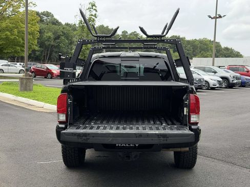 Used 2017 Toyota Tacoma TRD Sport w/ Tow Package (A/T) AWD/4WD image 14
