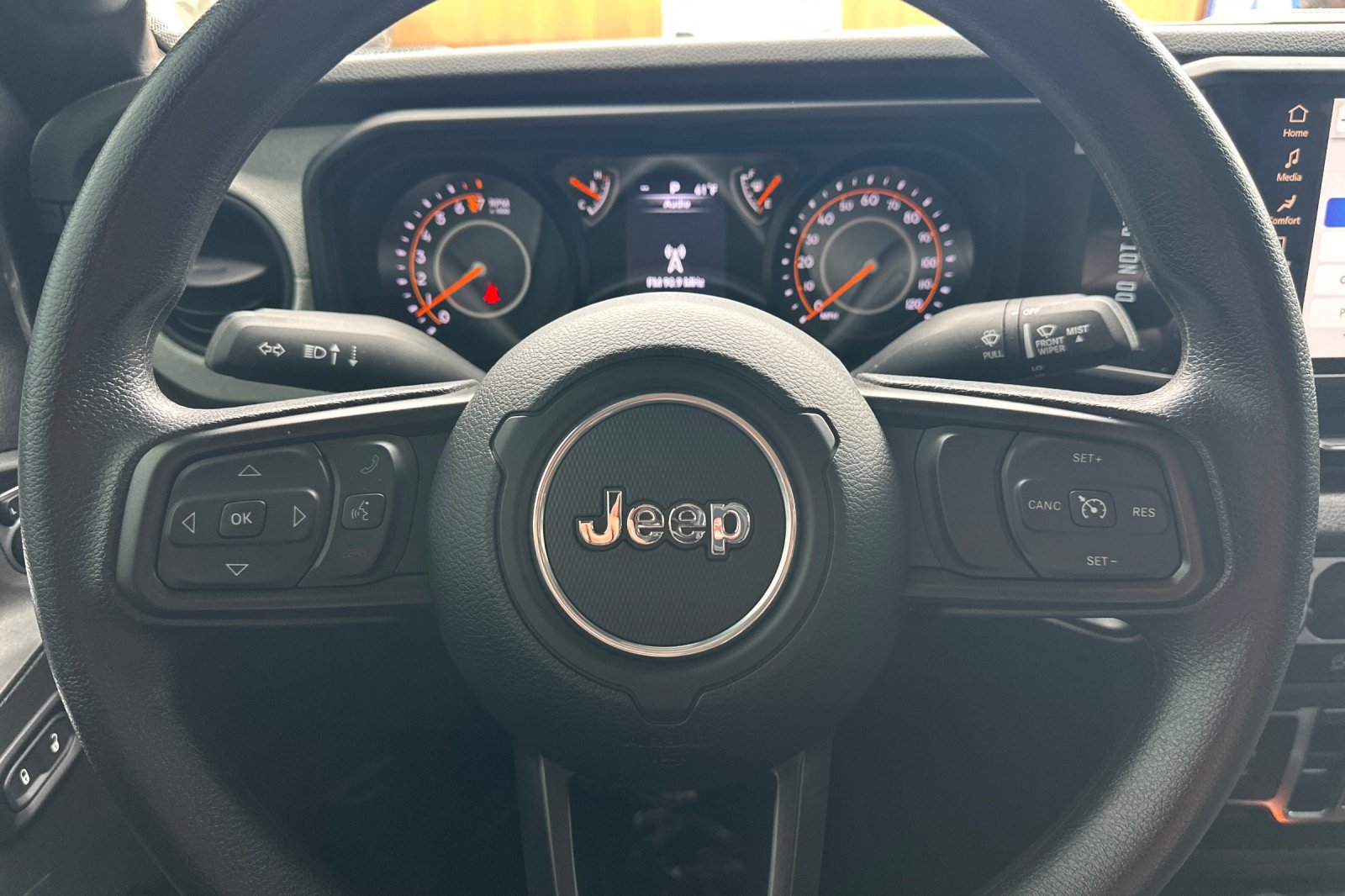 Used 2025 Jeep Gladiator Sport AWD/4WD image 27