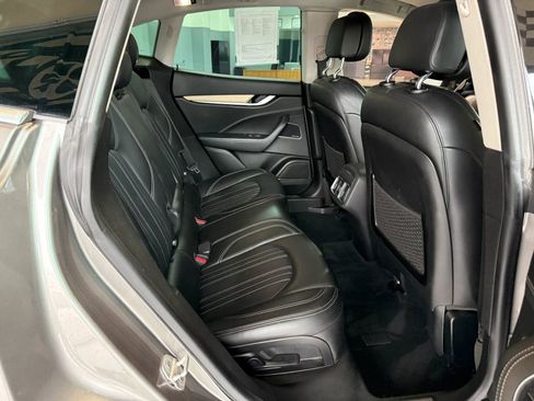 Used 2017 Maserati Levante w/ Luxury Package image 11