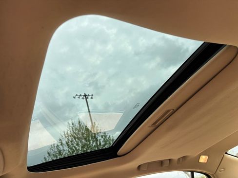 Used 2011 Buick Lucerne CXL w/ Driver Confidence Package image 18