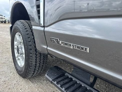 Used 2025 Ford F250 XLT w/ FX4 Off-Road Package AWD/4WD image 9