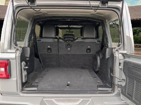 Used 2022 Jeep Wrangler Unlimited Sahara AWD/4WD image 21