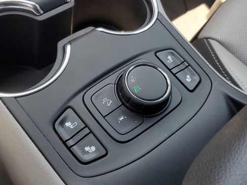 Used 2023 GMC Terrain SLT w/ LPO, Floor Liner Package FWD image 31